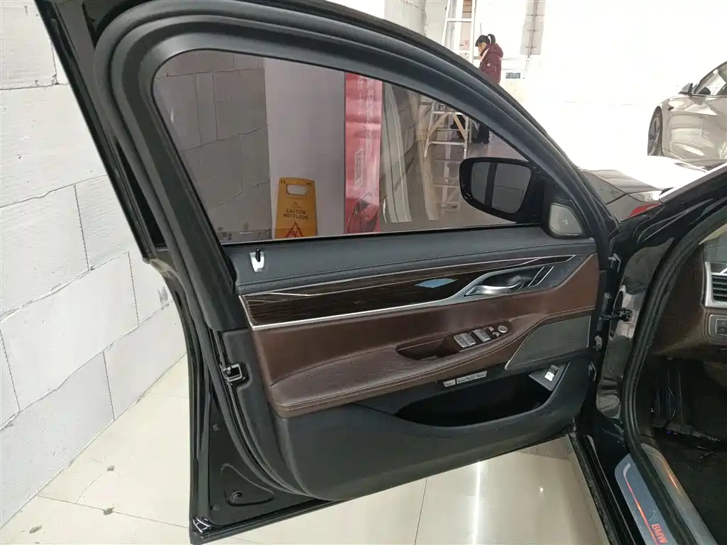 BMW 7 Series 2017 — фото 18