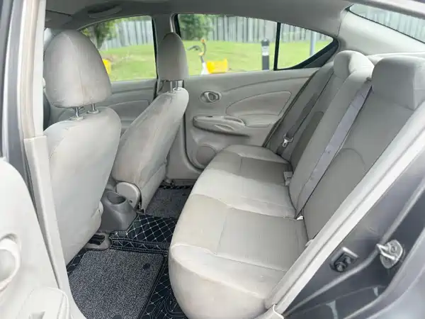 Nissan Sunny 2011