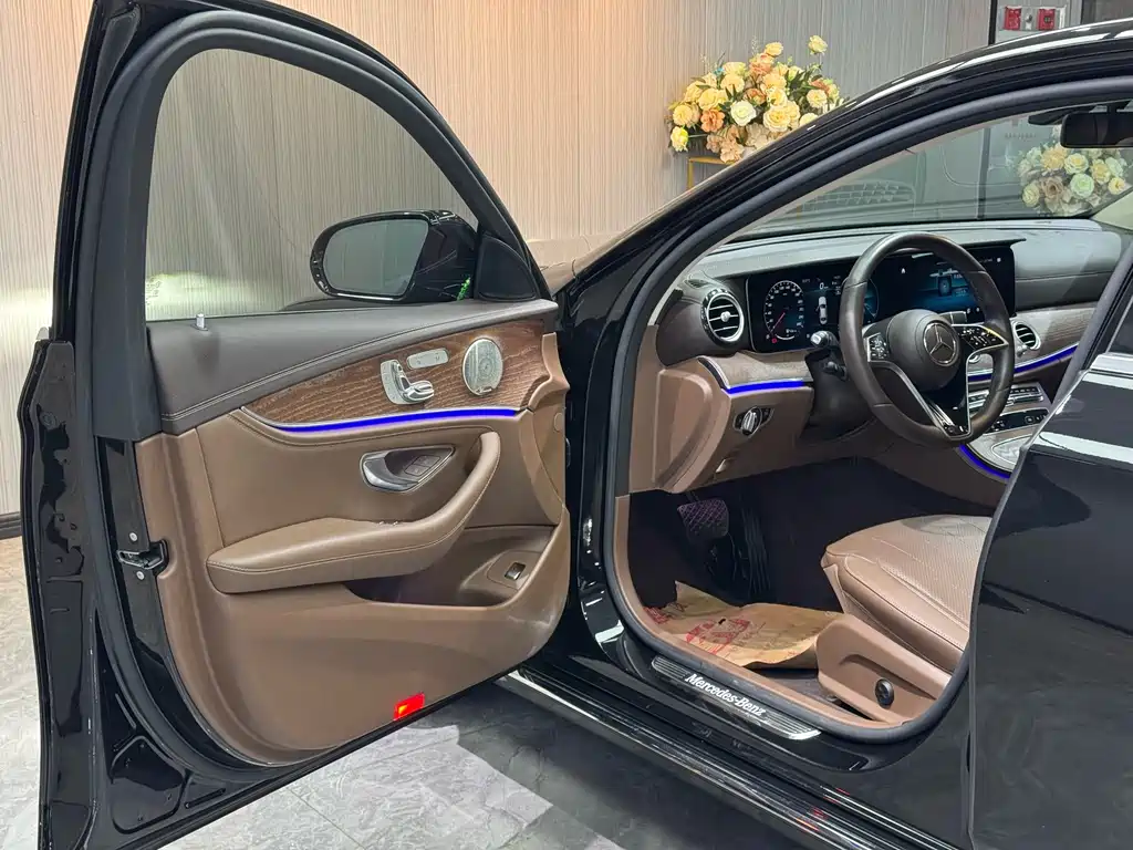 Mercedes-Benz E-Class 2023 — фото 4