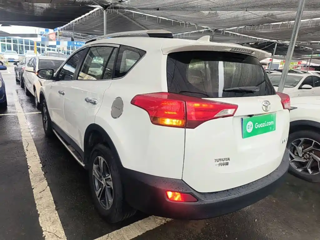 Toyota RAV4 2015 — фото 5