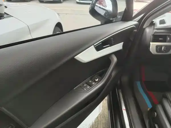 Audi A4L 2021