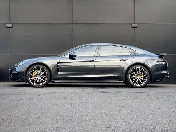 Porsche Panamera 2021