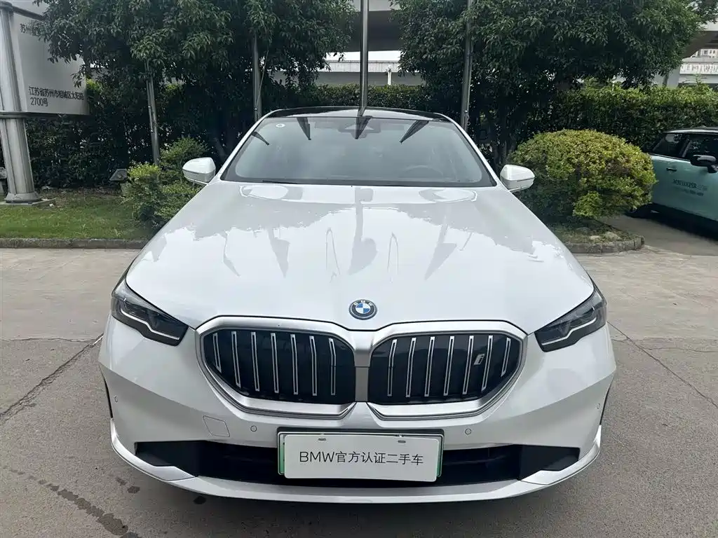 BMW i5 2025 — фото 2