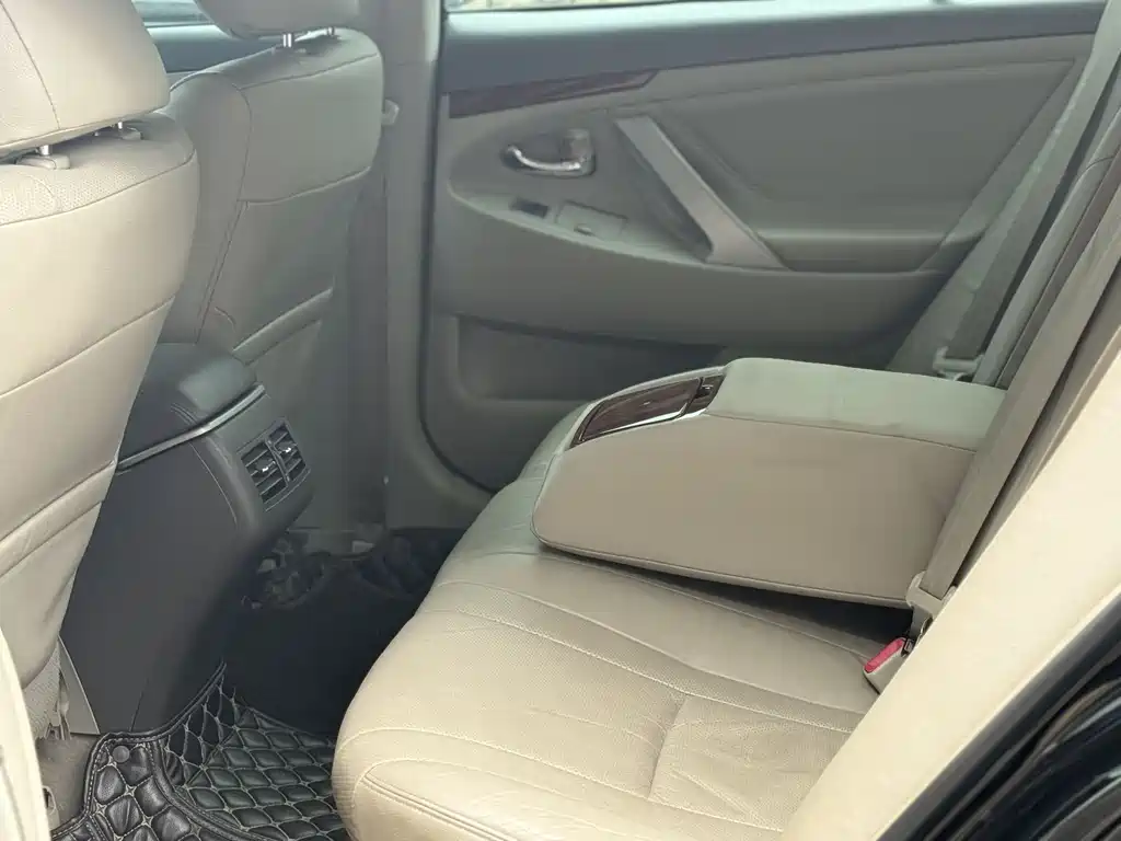 Toyota Camry 2014 — фото 11