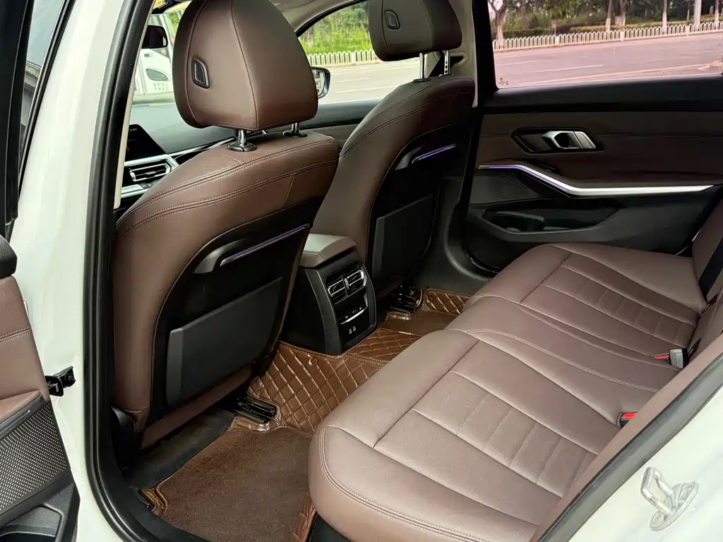 BMW 3 Series 2019 — фото 10