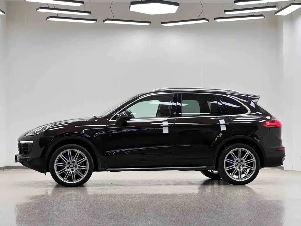 Porsche Cayenne 2015 — фото 27