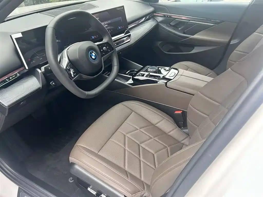 BMW i5 2025 — фото 9
