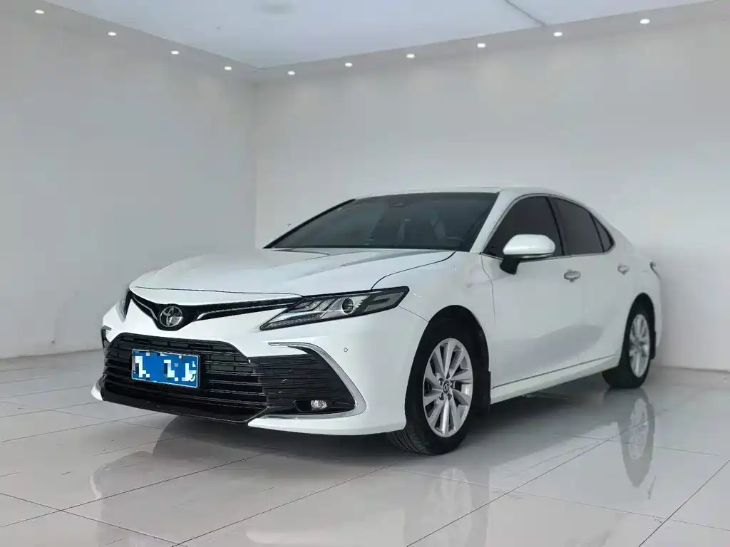 Toyota Camry 2021 — фото 1