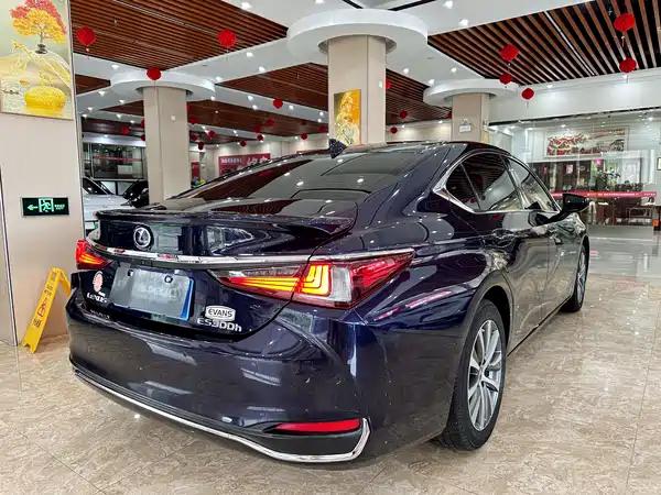 Lexus ES 2021