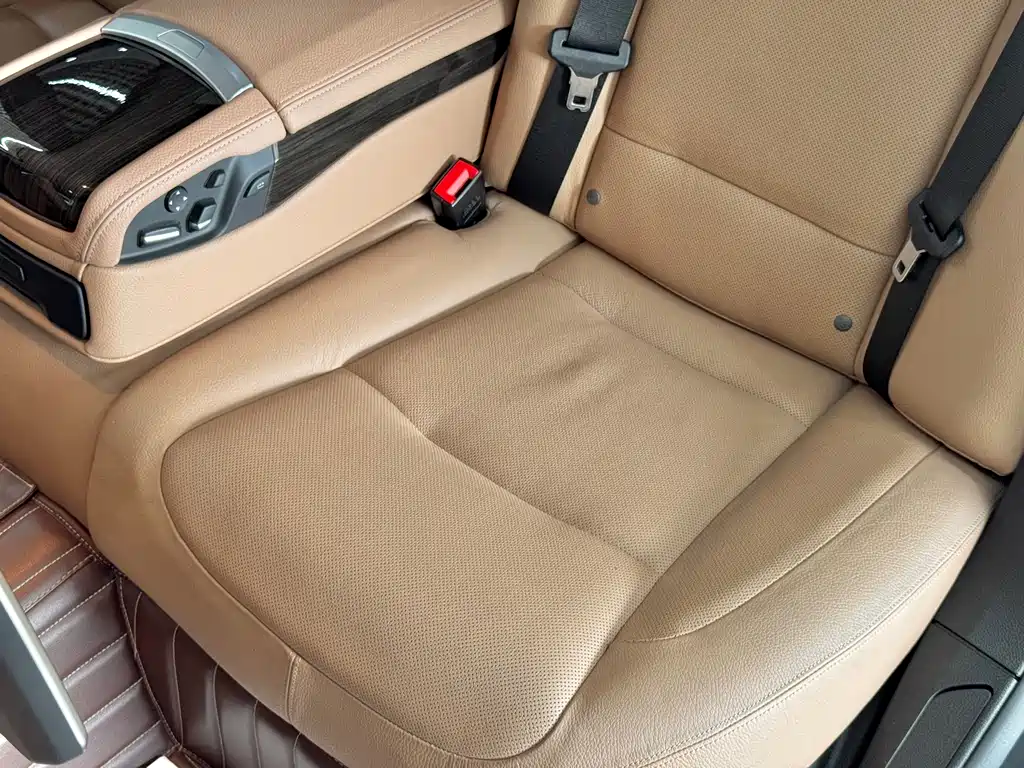 BMW 7 Series 2014 — фото 12