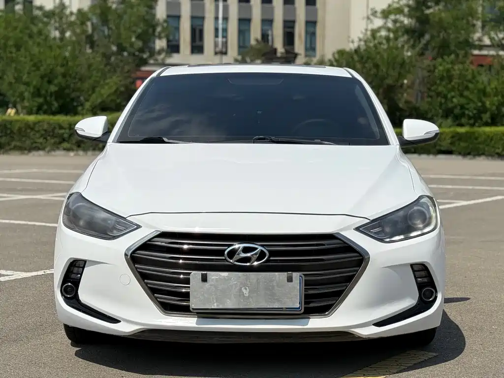 Hyundai Elantra 2017 — фото 2