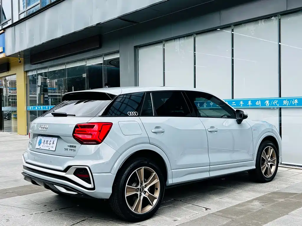 Audi Q2L 2023 — фото 11