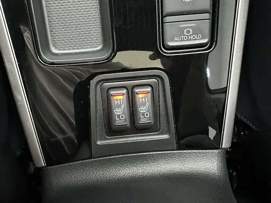 Mitsubishi Outlander 2023 — фото 15