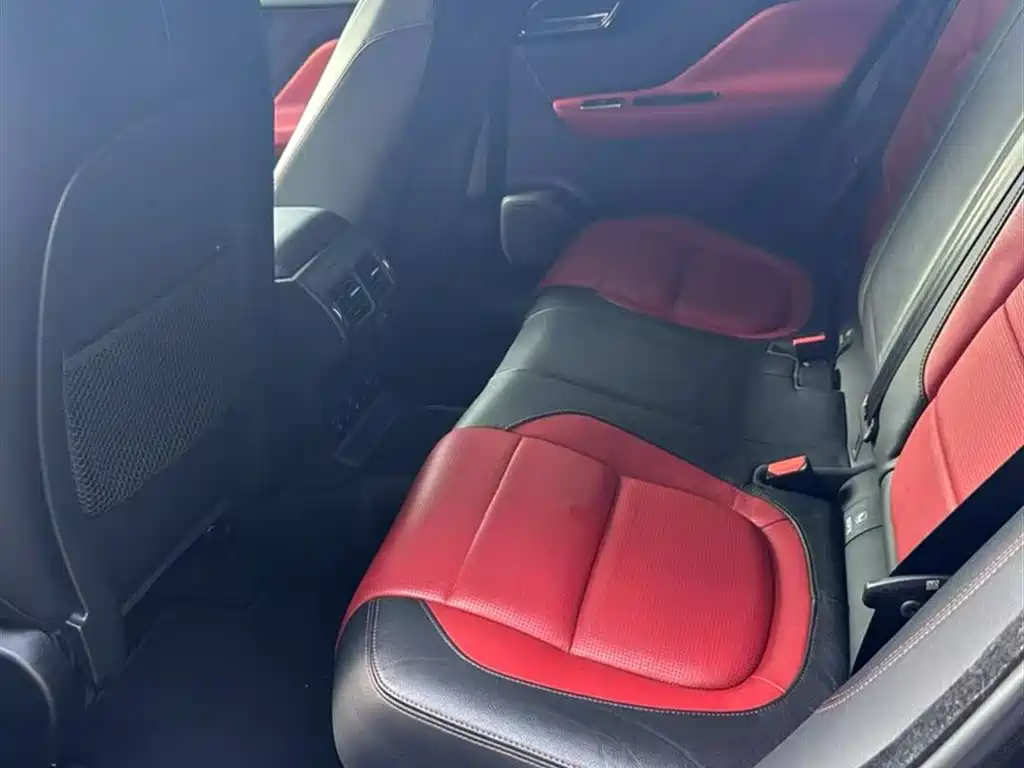 Jaguar F-PACE 2017 — фото 13