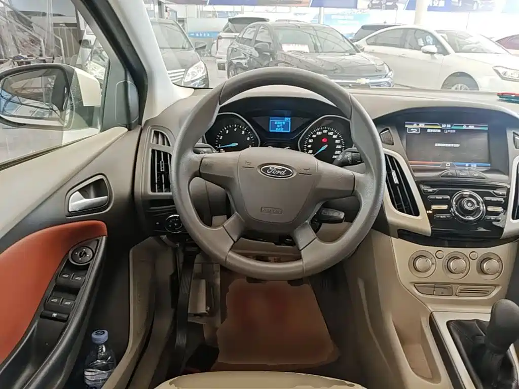 Ford Focus 2015 — фото 11