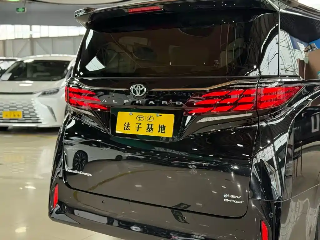 Toyota Alphard 2025 — фото 26