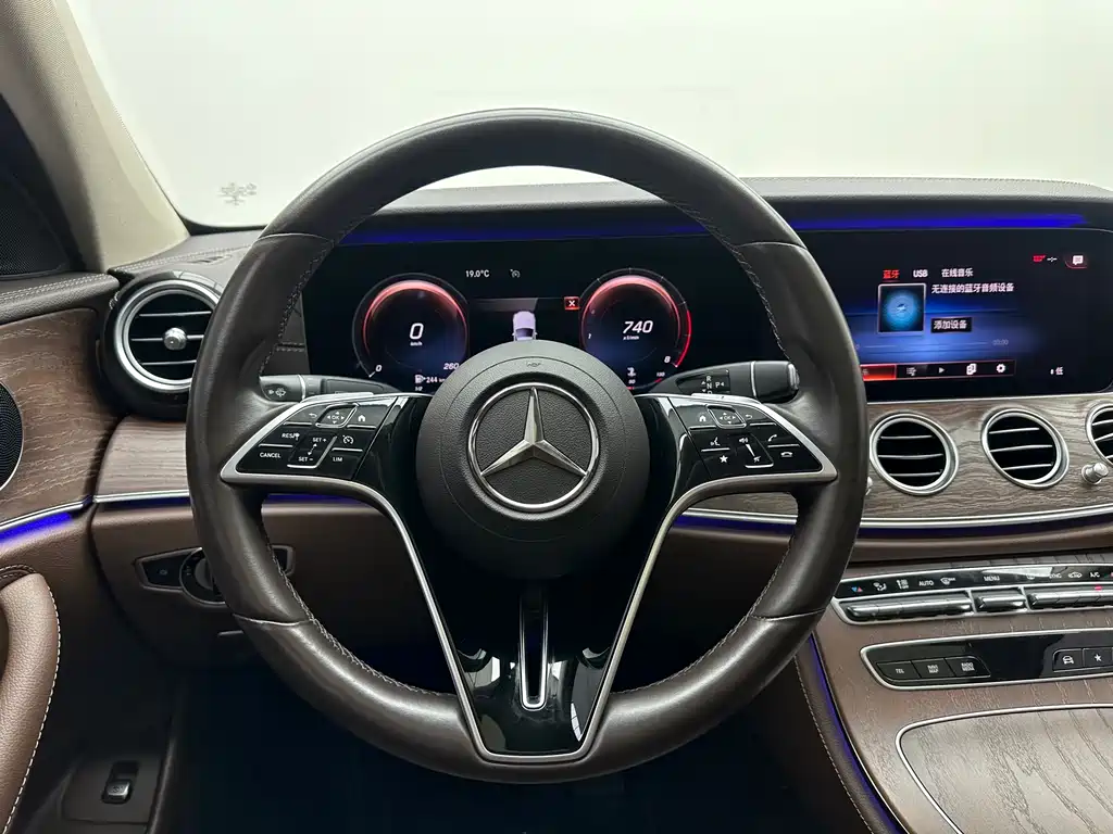 Mercedes-Benz E-Class 2020 — фото 15