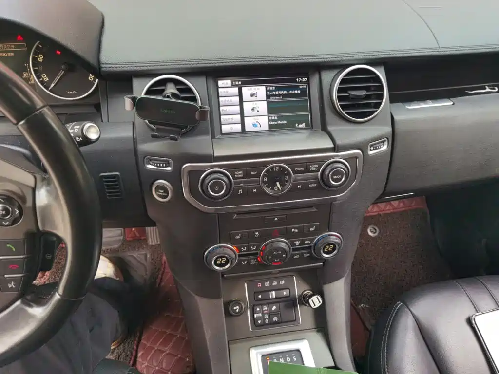 Land Rover Discovery 2015 — фото 14