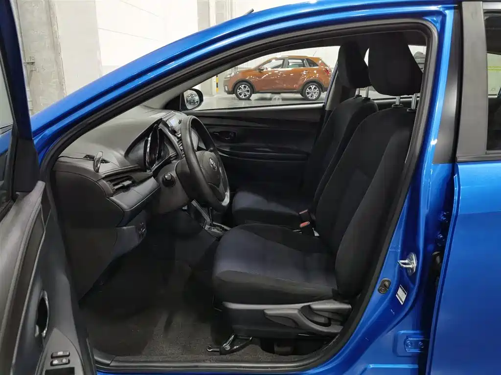 Toyota Yaris L 2014 — фото 10