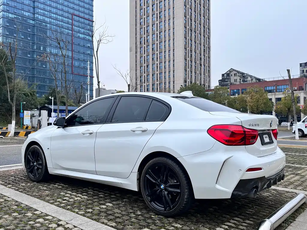 BMW 1 Series 2023 — фото 13