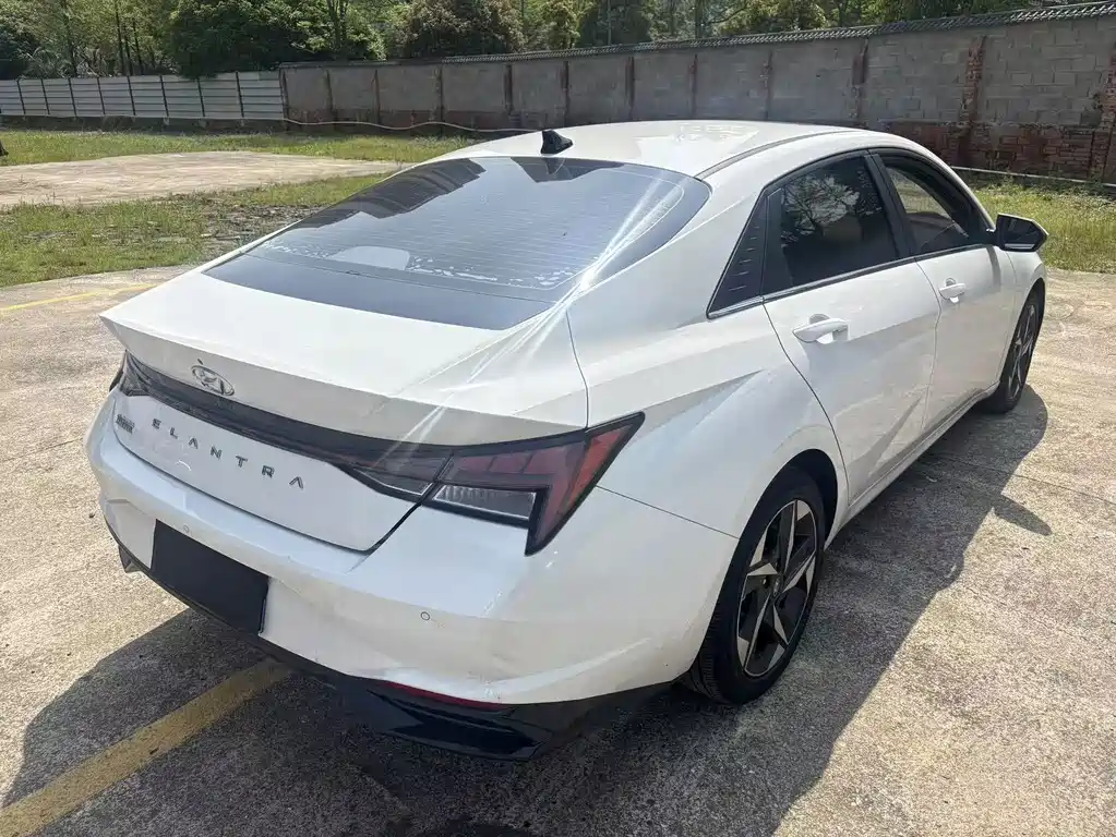 Hyundai Elantra 2022