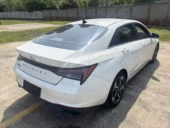 Hyundai Elantra 2022