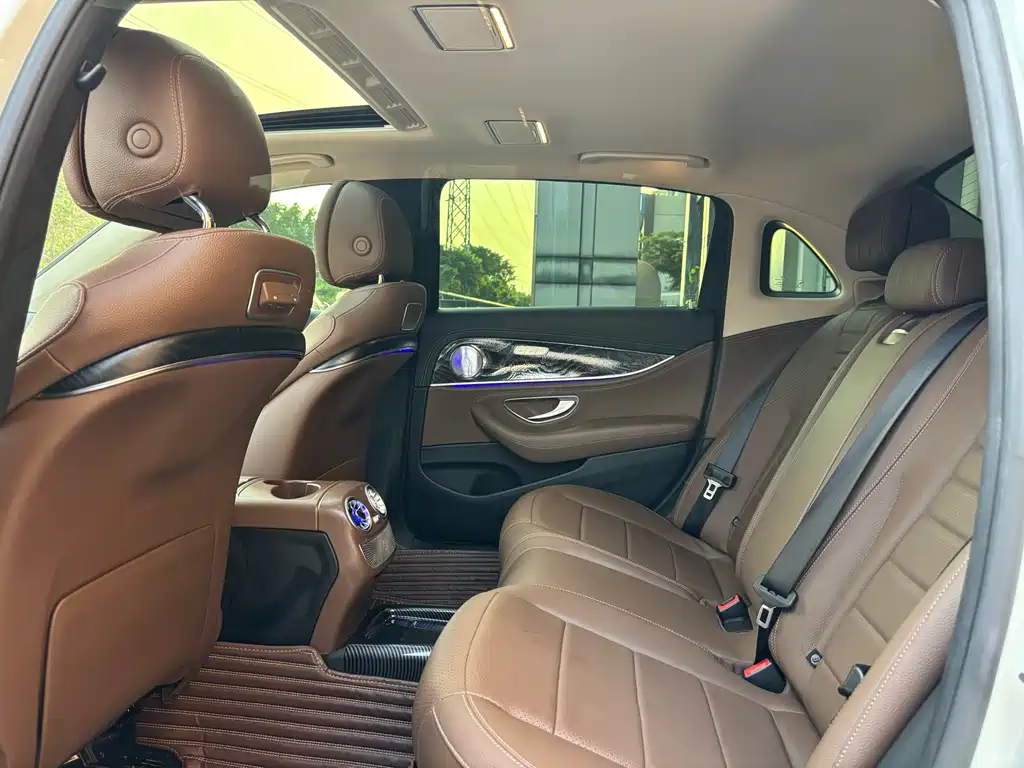 Mercedes-Benz E-Class 2019 — фото 12