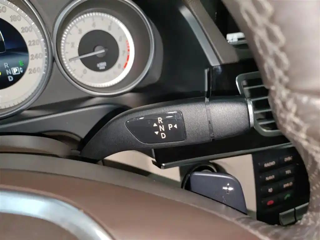 Mercedes-Benz E-Class 2015 — фото 14
