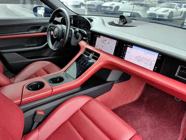 Porsche Taycan 2021
