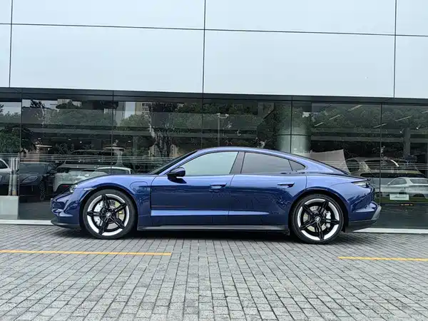 Porsche Taycan 2021