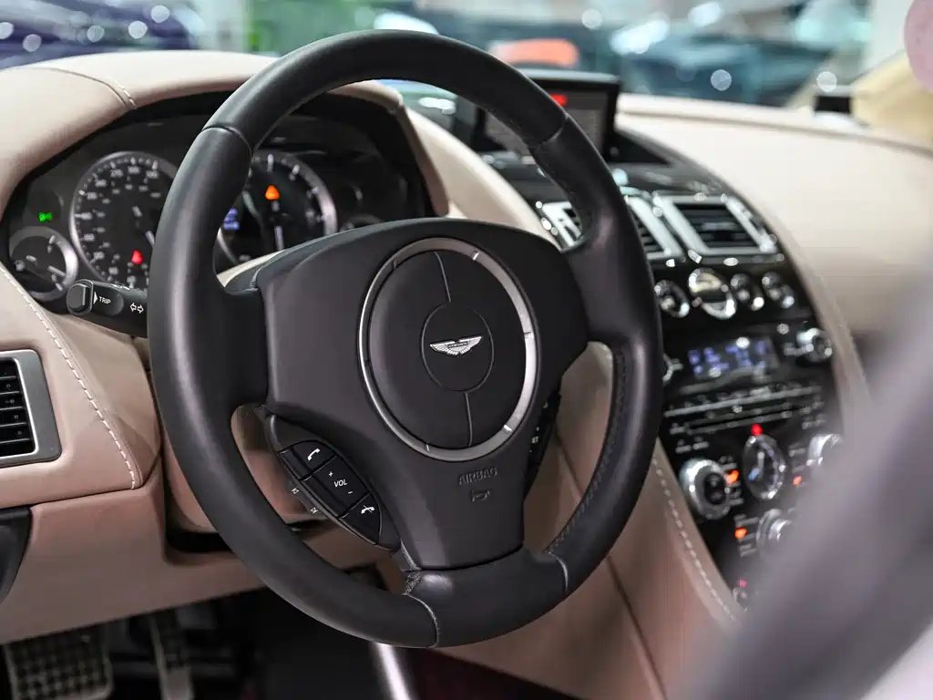 Aston Martin Rapide 2014 — фото 12