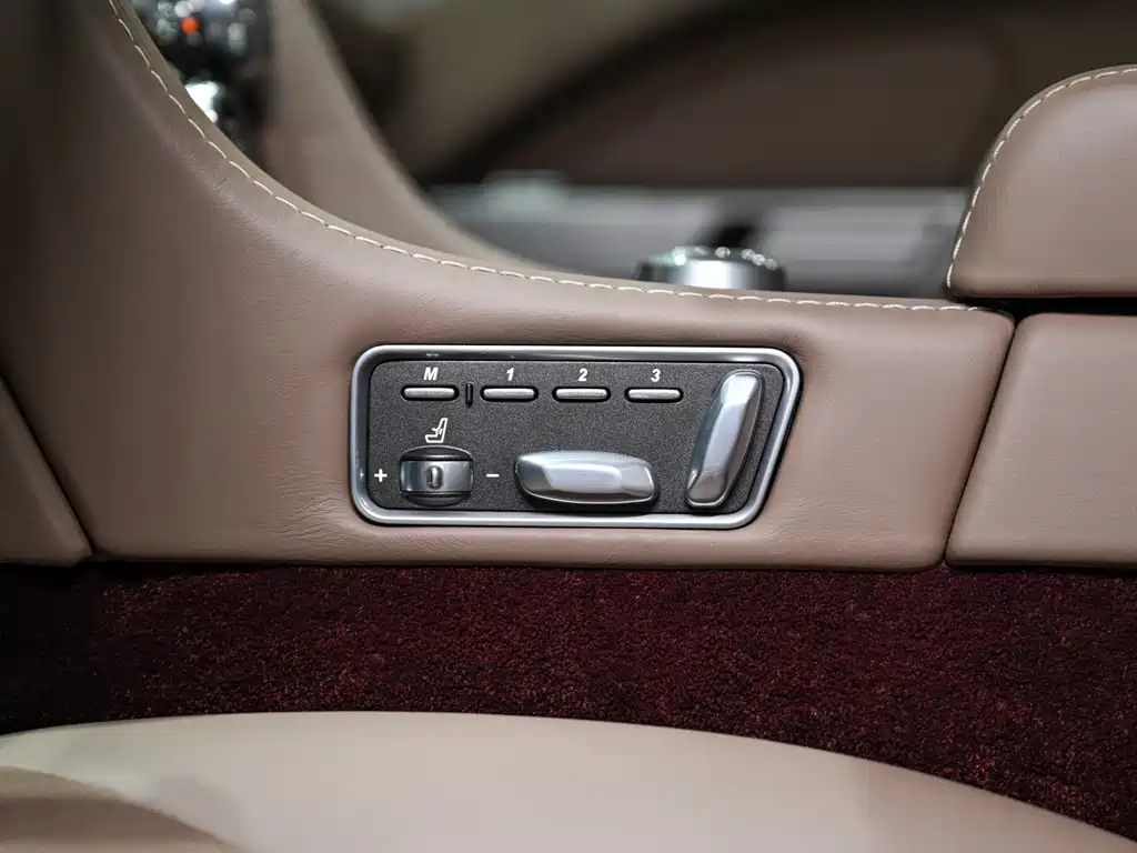 Aston Martin Rapide 2014 — фото 22