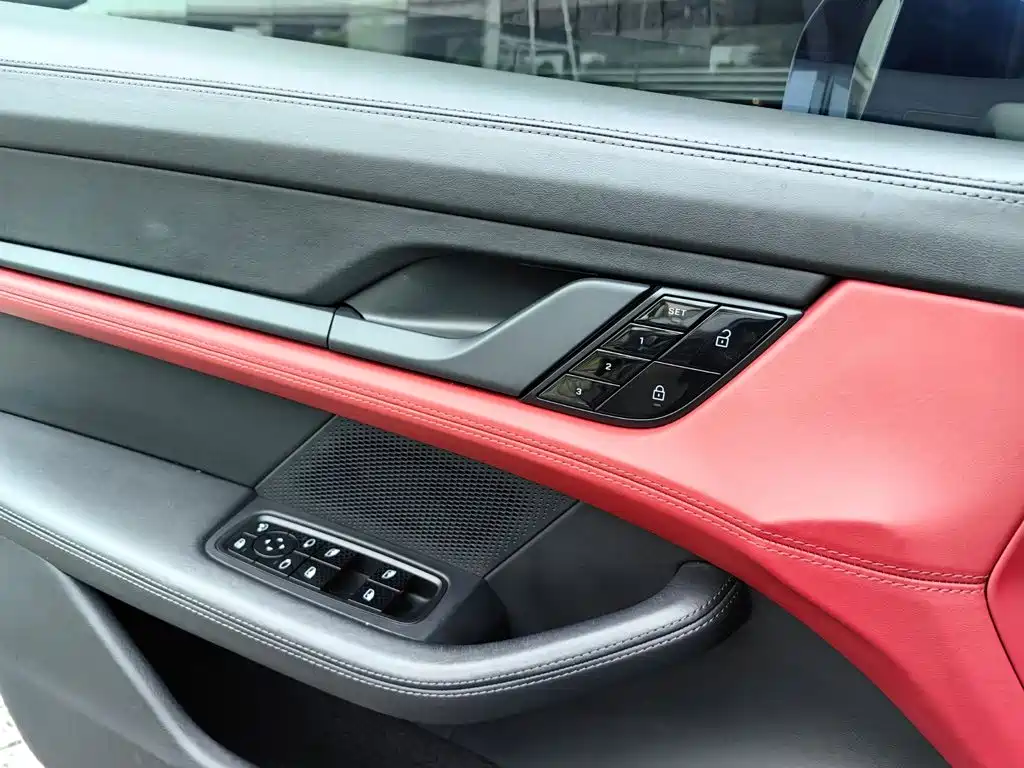 Porsche Taycan 2021 — фото 18