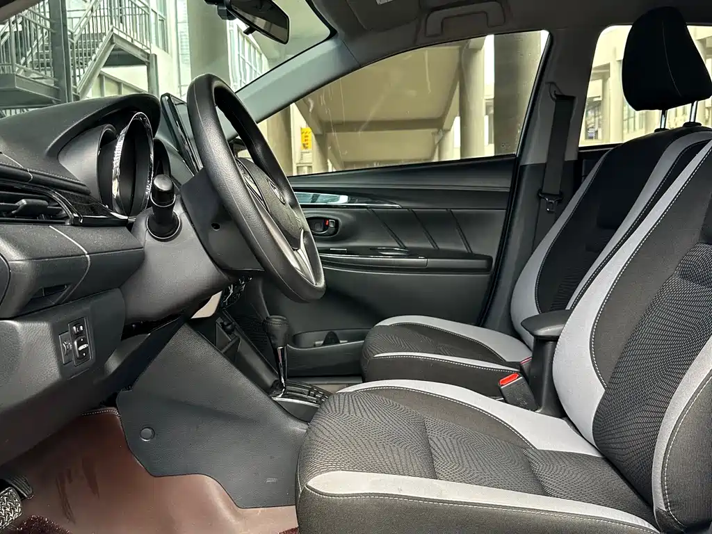Toyota Yaris L 2022