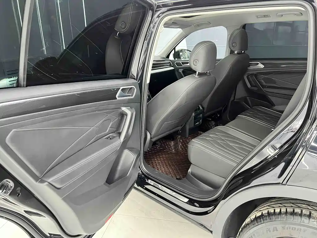 Volkswagen Tiguan L 2023 — фото 13
