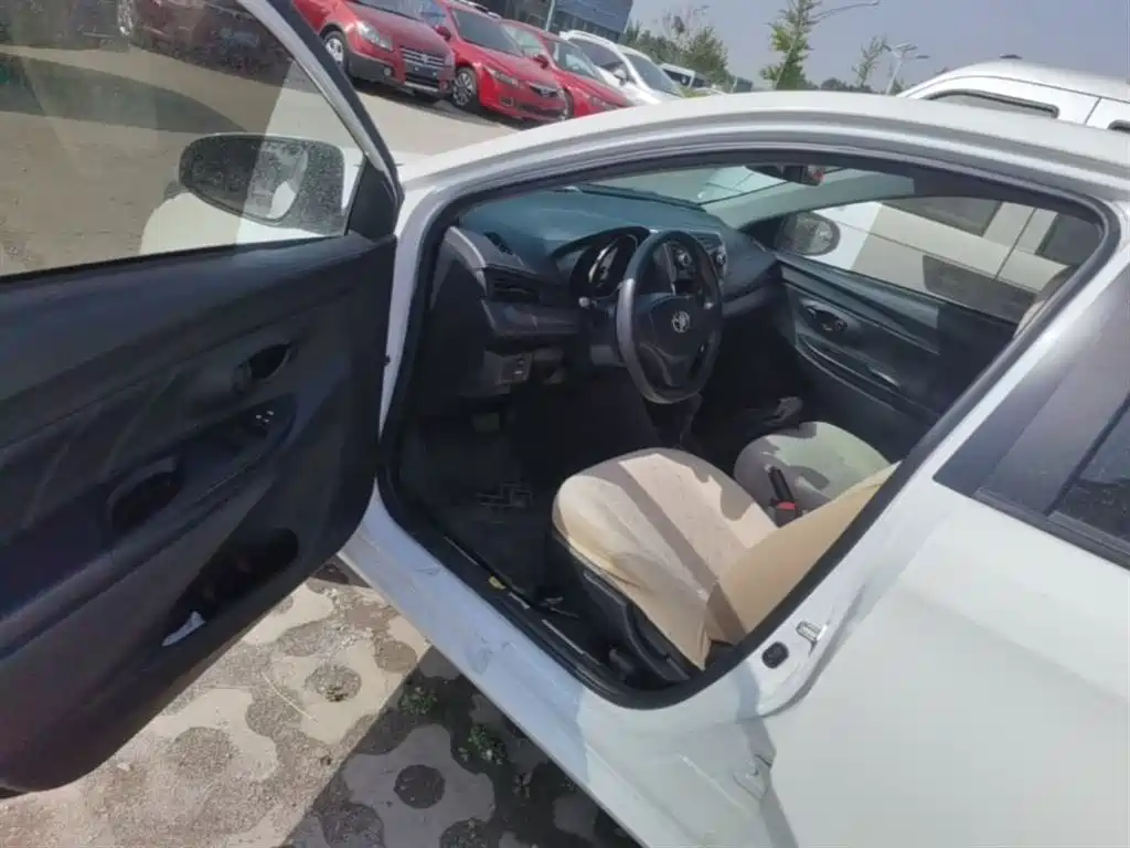 Toyota Yaris L 2019 — фото 16