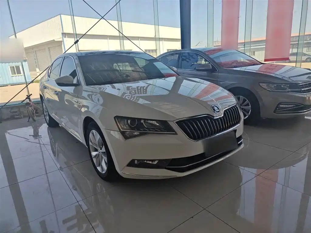 Skoda Superb 2018 — фото 4