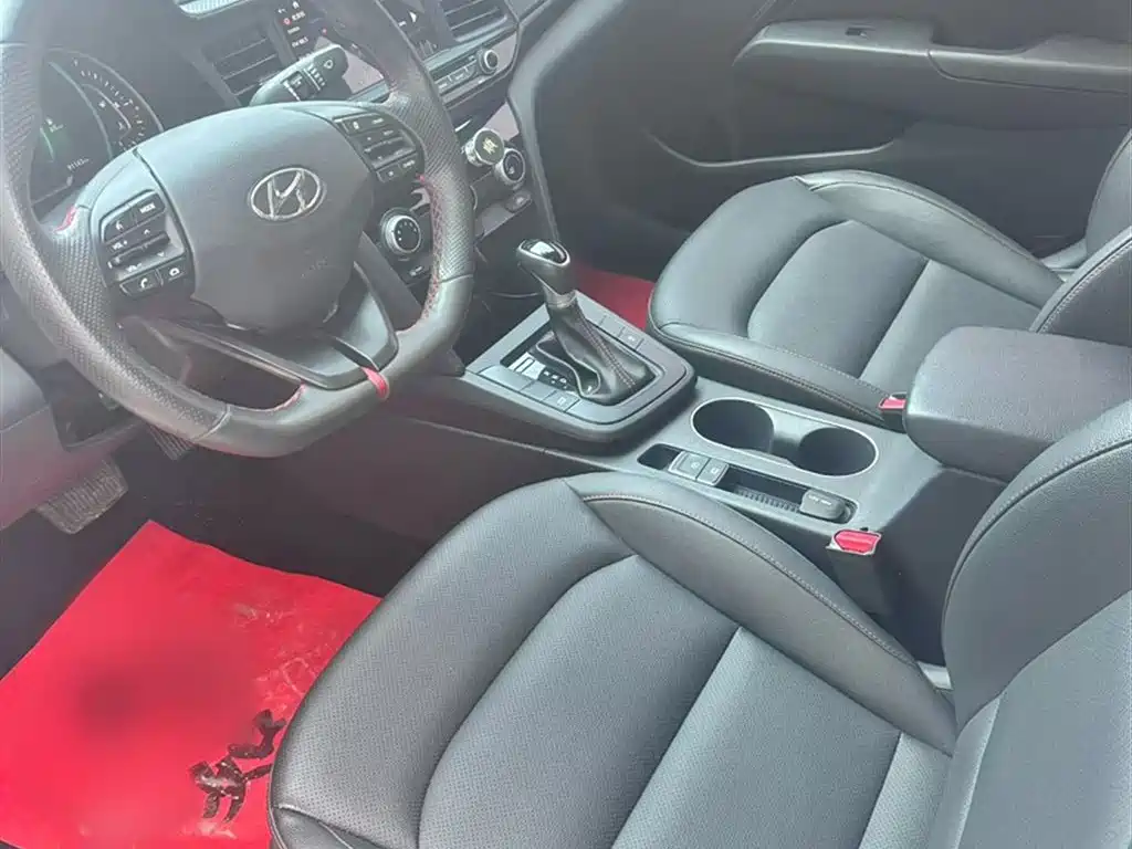 Hyundai Elantra 2019 — фото 24