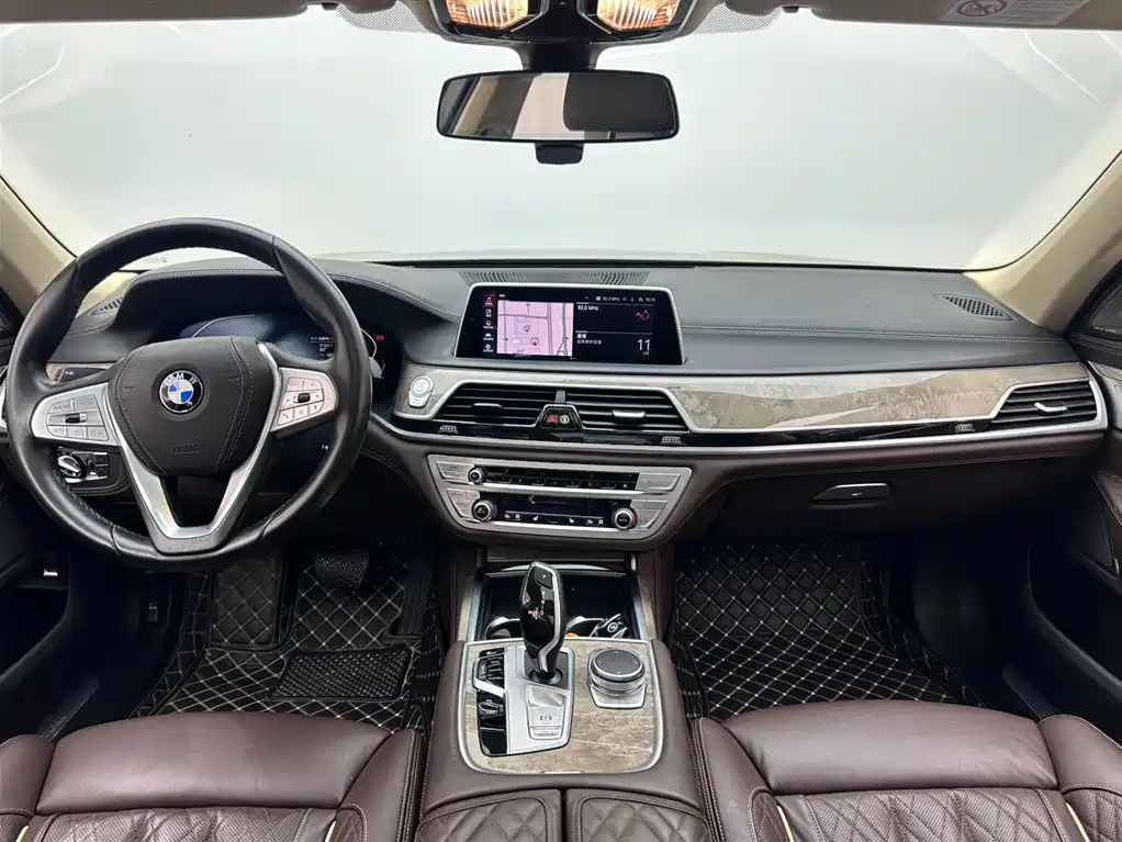 BMW 7 Series 2021 — фото 10