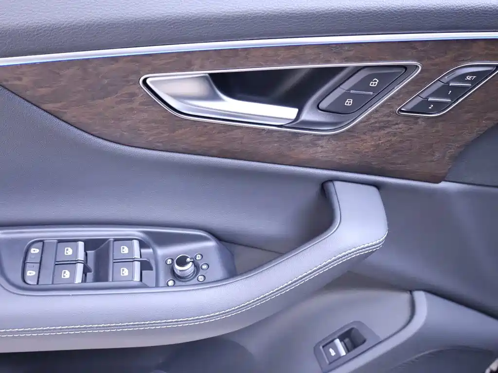 Audi Q7 2025 — фото 17
