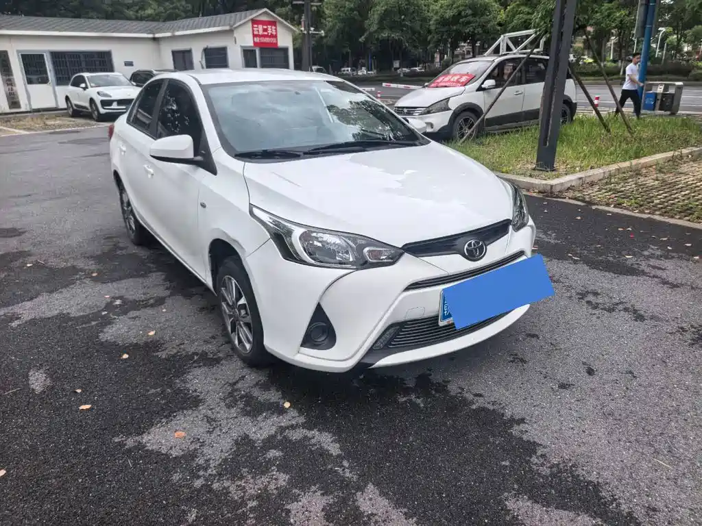 Toyota Yaris L 2021 — фото 3