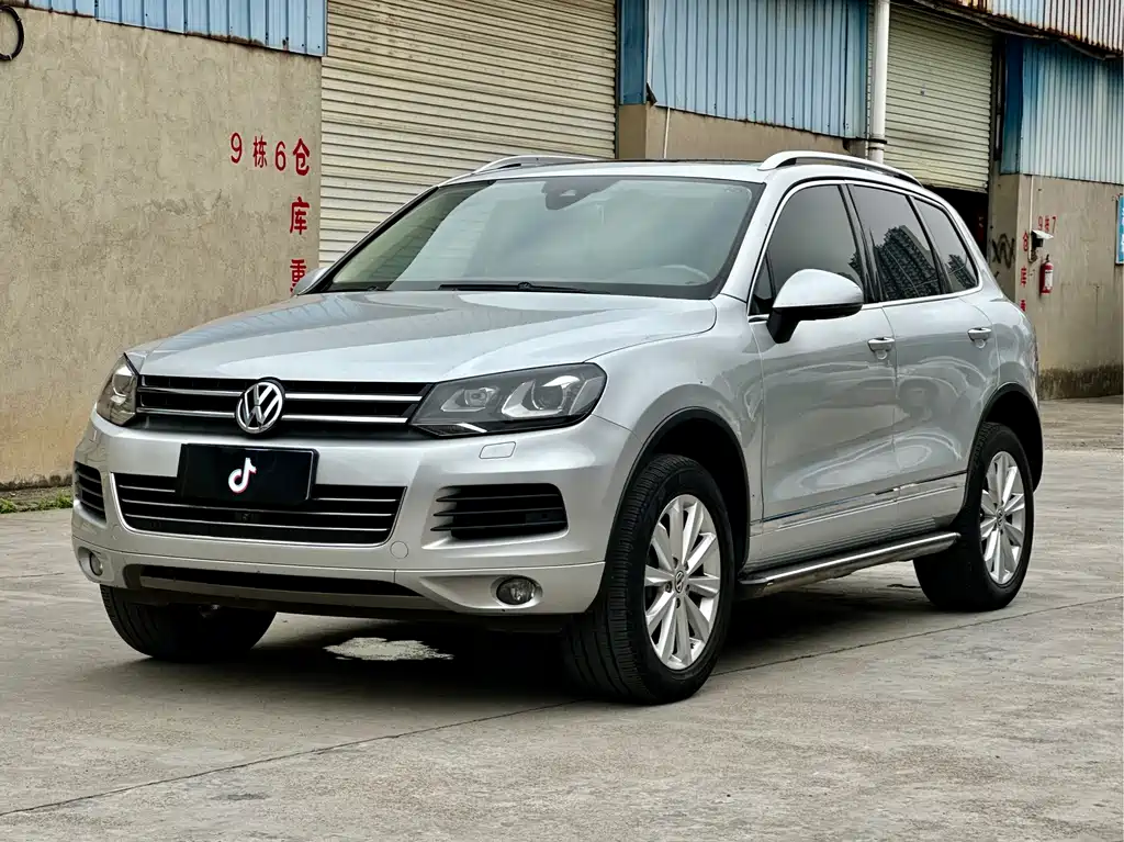Volkswagen Touareg 2012 — фото 1