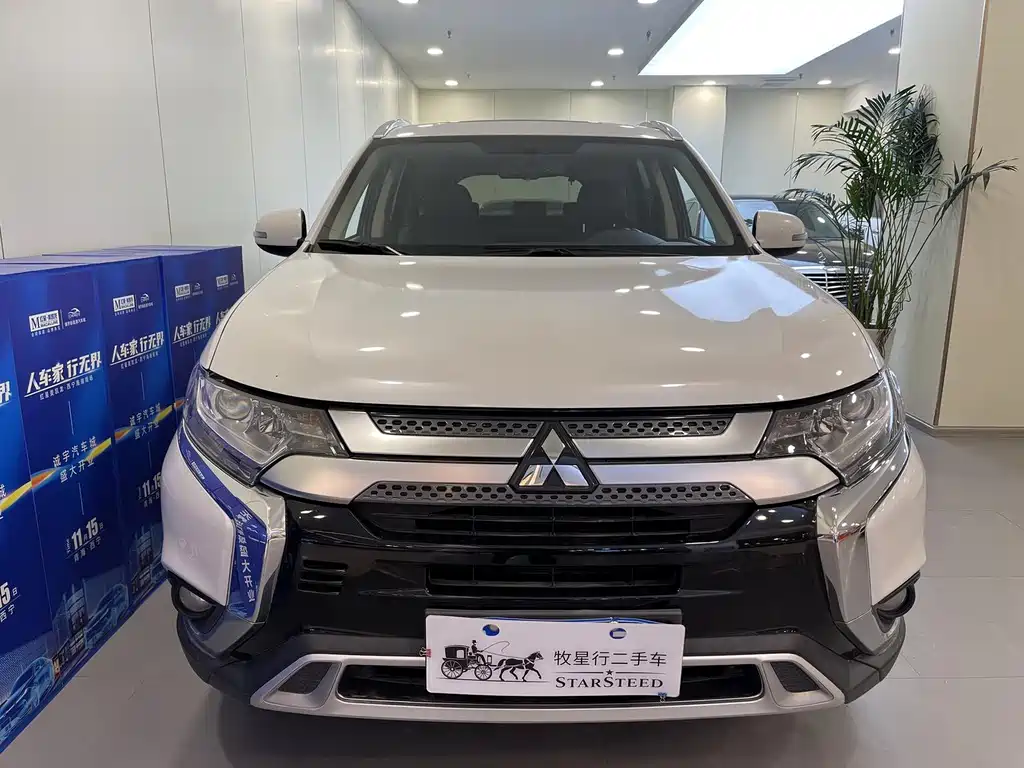 Mitsubishi Outlander 2021 — фото 2