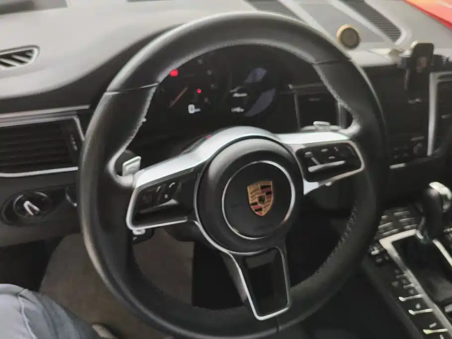 Porsche Macan 2018 — фото 15