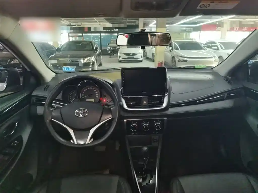 Toyota Yaris L 2020 — фото 10