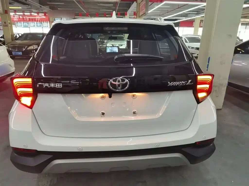 Toyota Yaris L 2020 — фото 6
