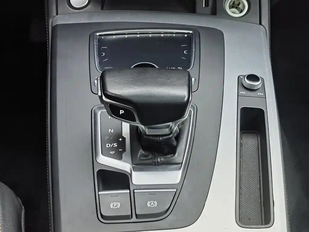 Audi Q5L 2018 — фото 13
