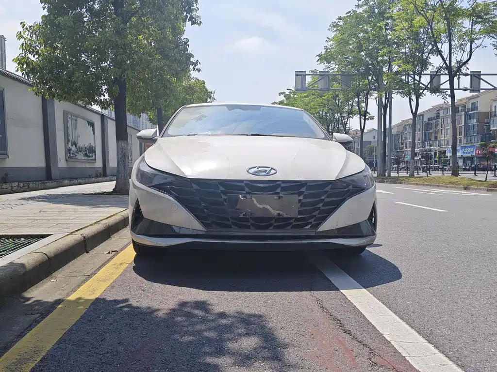 Hyundai Elantra 2020 — фото 3