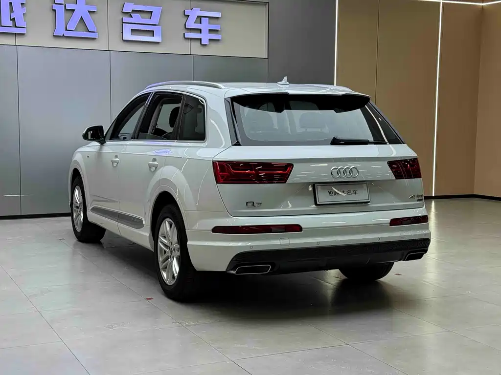 Audi Q7 2019 — фото 19