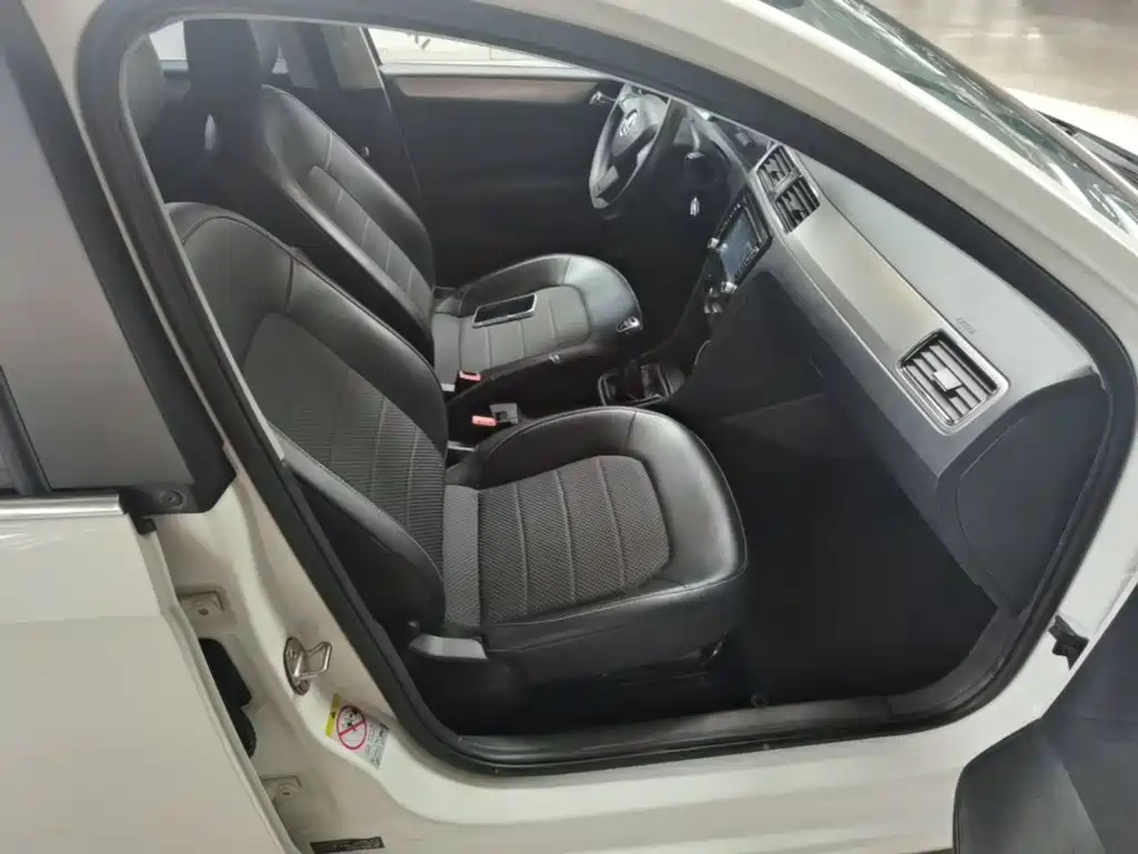 Skoda Rapid Spaceback 2015 — фото 25